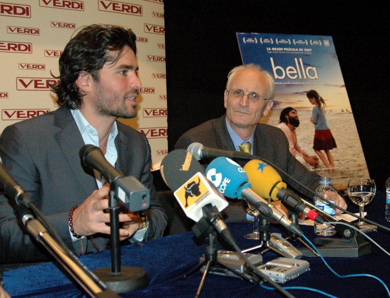 images/stories/imagenes_articulos/eventos/08.10 Premier Bella/cinemanet_verastegui_barcelona_2.jpg