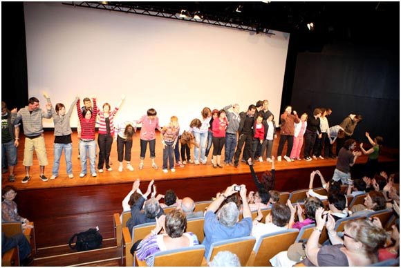 Actuación de los jóvenes de Ludàlia Actuación de los jóvenes de Ludàlia