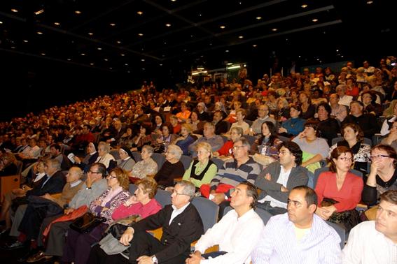 Cientos de personas asistiendo a la proyección de “Damasco” Cientos de personas asistiendo a la proyección de “Damasco”