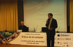 D. Enrique Rojas. Sentado en la mesa, Daniel Arasa D. Enrique Rojas. Sentado en la mesa, Daniel Arasa