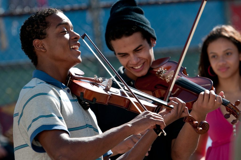 Cinemanet el profesor de violín favela Sergio Machado