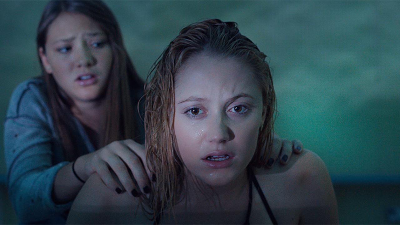 it follows CinemaNet terror Halloween Dracula