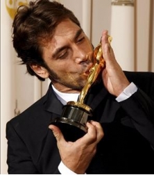 Javier Bardem con su Oscar