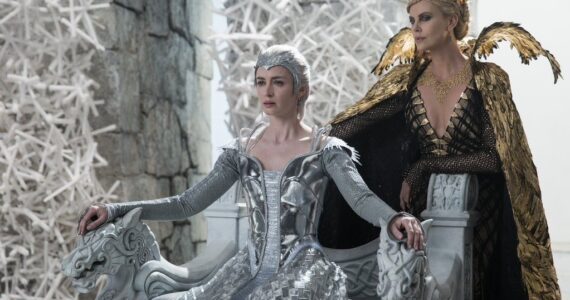 CinemaNet Las crónicas de Blancanieves la leyenda del cazador Chastain Hemsworth emily Blunt Theron charlize