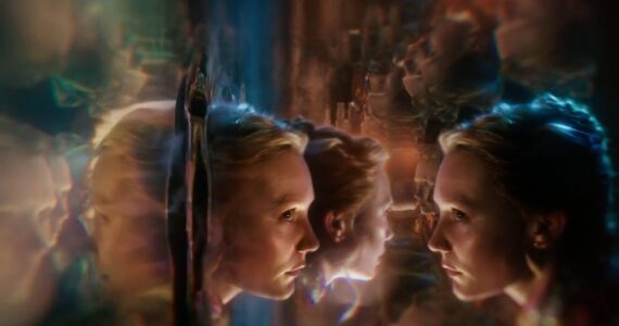 Alicia a través del espejo Mia Wasikowska CinemaNet analisis Tim Burton
