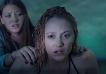 it follows CinemaNet terror Halloween Dracula